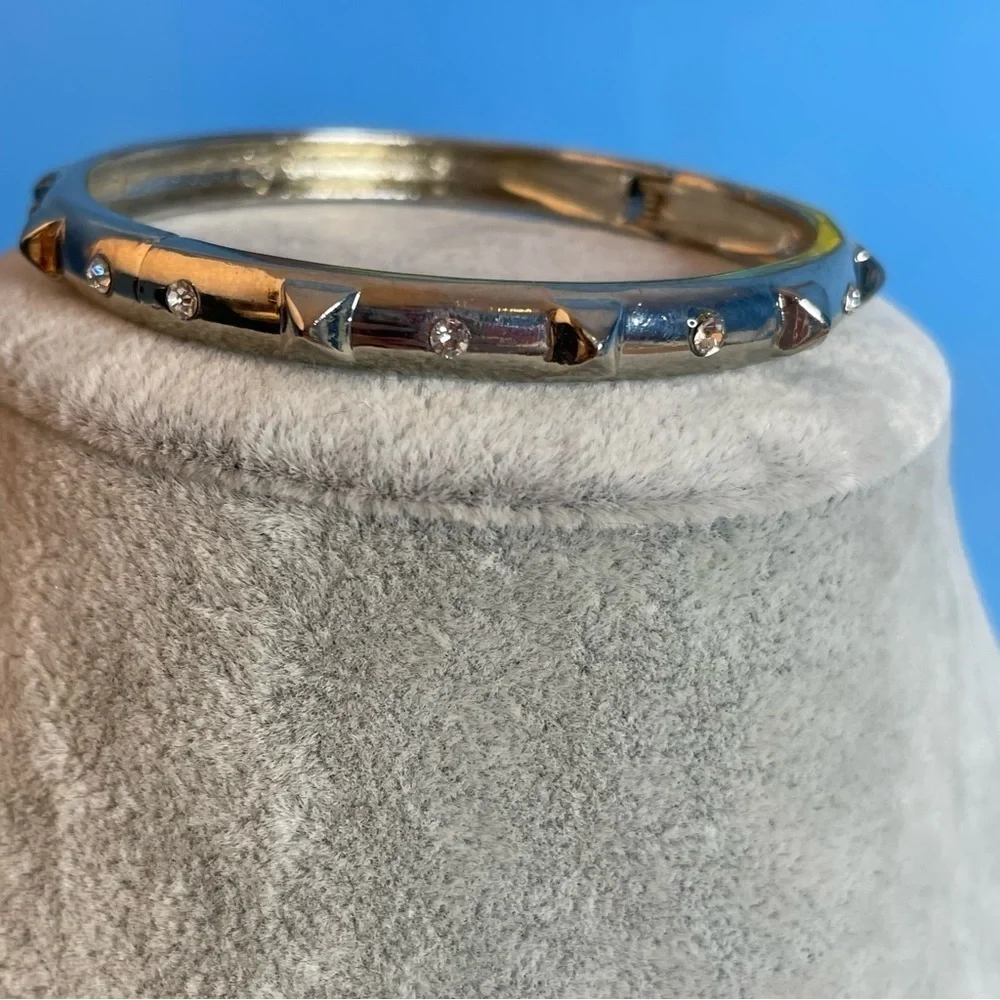 Hinged silver tone bangle bracelet with dog collar spikes and clear glass - Picture 4 of 6